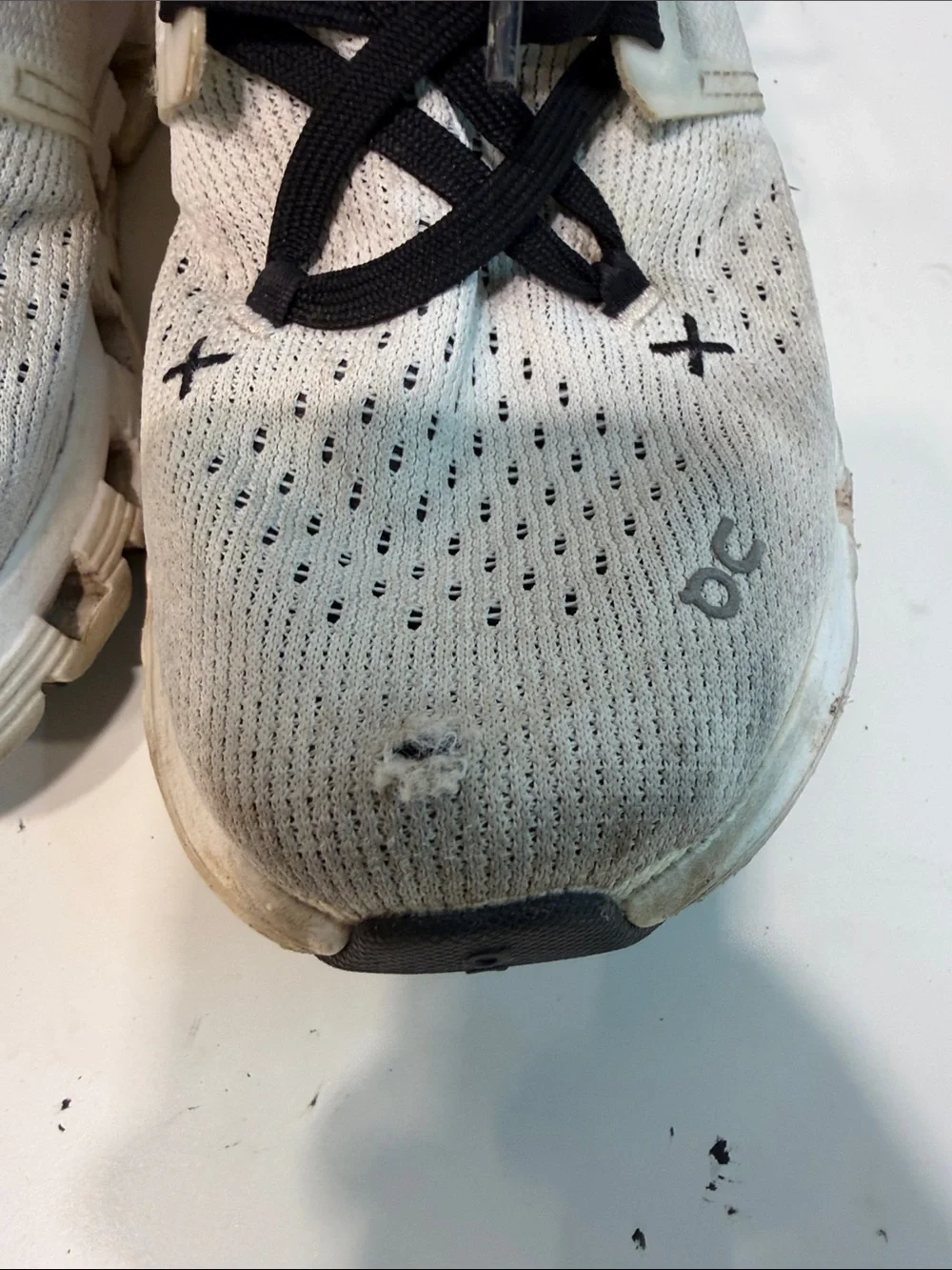 Used Hole On Cloud Running Shoes cloudswift women’s 8